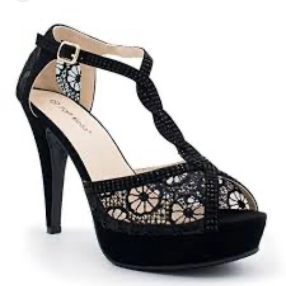 High heel formal evening shoe